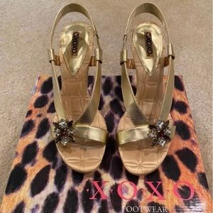 XOXO Gold Stilettos - Women’s Size 6